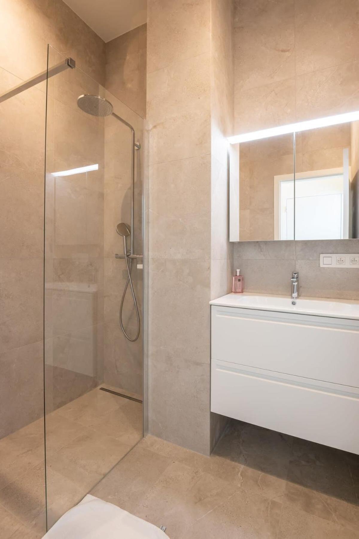 Beautiful Renovated Apartment In An Authentic Building Ostende Kültér fotó
